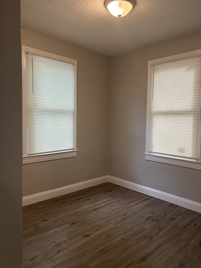 Foto del edificio - 1636 W 28th St