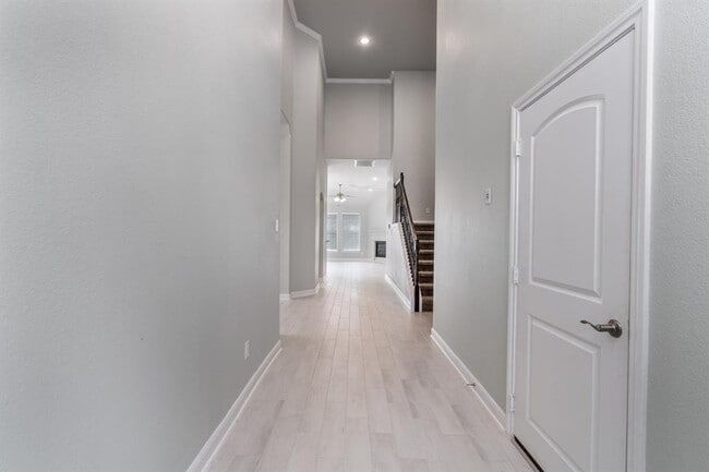 Building Photo - 204 Upland Dr