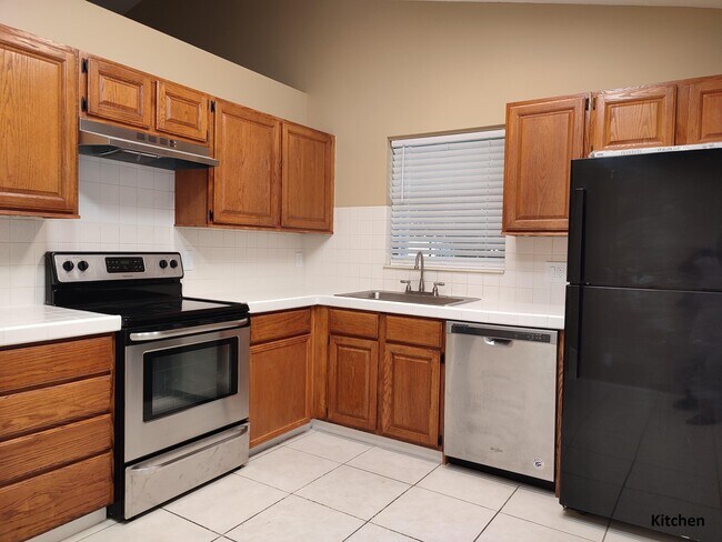 Building Photo - 3826 Circle Lake Dr