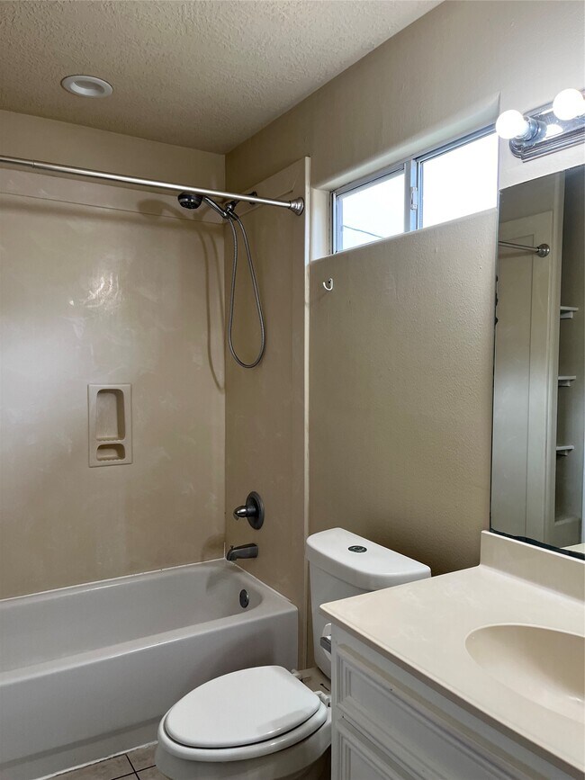 Foto del edificio - 321 Holiday St