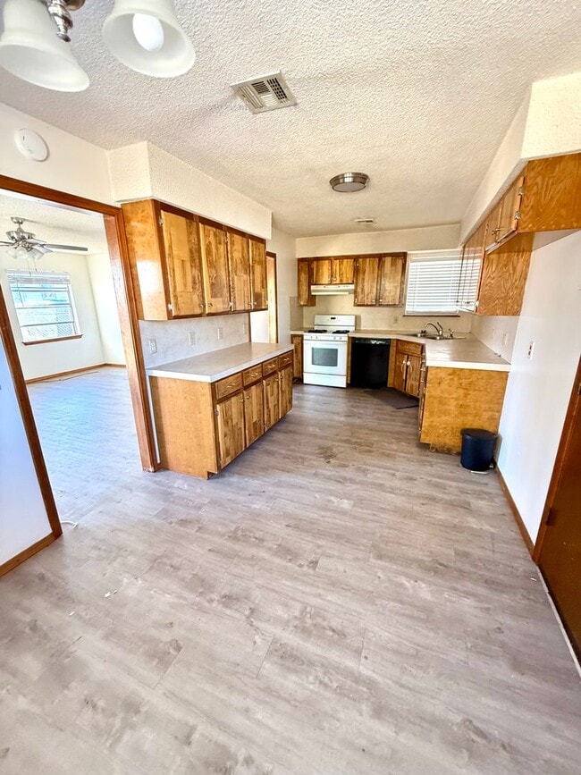 Building Photo - Updated 3 Bedroom, 1.5 Bath House Near Hard Rock Casino and Has Great Highway Access!