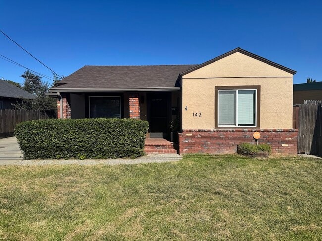 Building Photo - 143 Katherine Ave