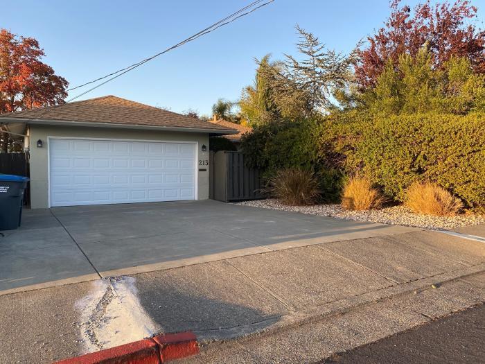 Foto principal - 3 bedroom in Novato CA 94949