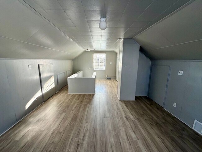 Foto del edificio - For Lease: Totally Updated 3 Bedroom 1 Bath Welcome Section 8 Call 313-429-3244 KPM Detroit