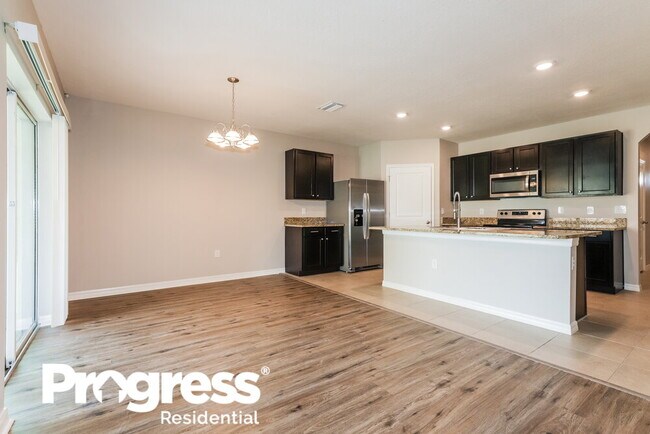 Building Photo - 16471 Little Garden Dr