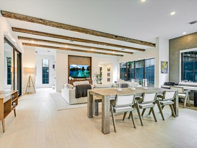 Foto del edificio - 1402 Drake Ave