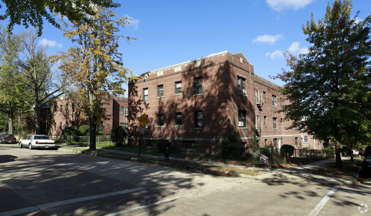 Primary Photo - The Delafield Apartments