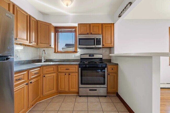 Foto del edificio - 60-63-63 60th Ln