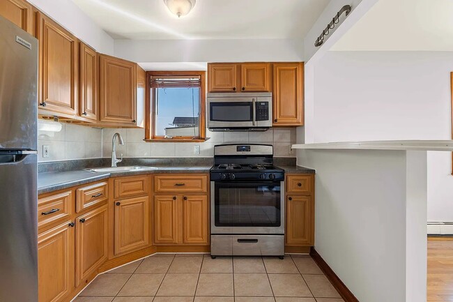 Building Photo - 60-63-63 60th Ln