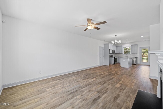 Foto del edificio - 73 Falls Riv ct