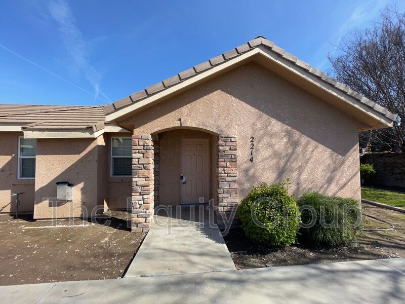 Foto principal - 2214 N Vickie St