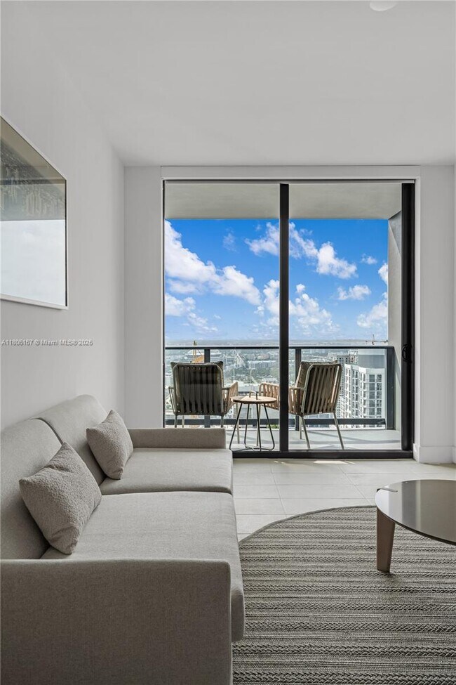 Foto del edificio - 601 NE 1st Ave