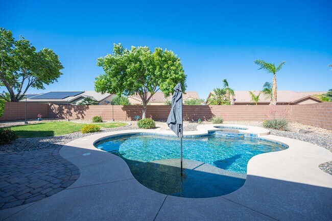 Building Photo - Aliante / Gated Community / Private Pool a...