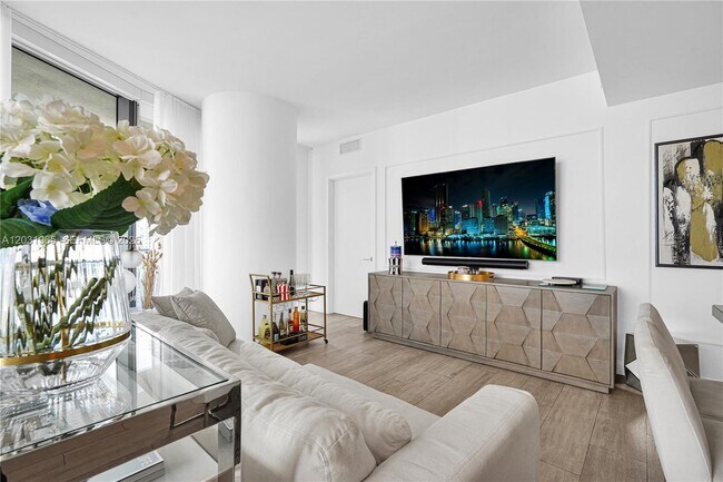 Foto del edificio - 45 SW 9th St