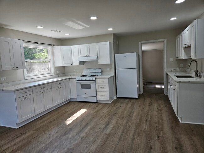 Building Photo - 34W739 Clyde Pkwy