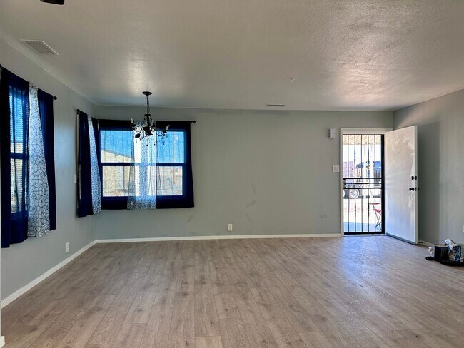 Building Photo - 739BA