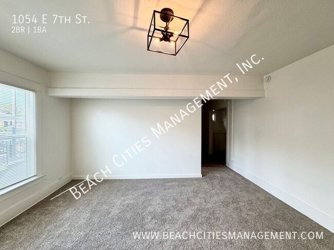 Building Photo - 1054 E 7th St