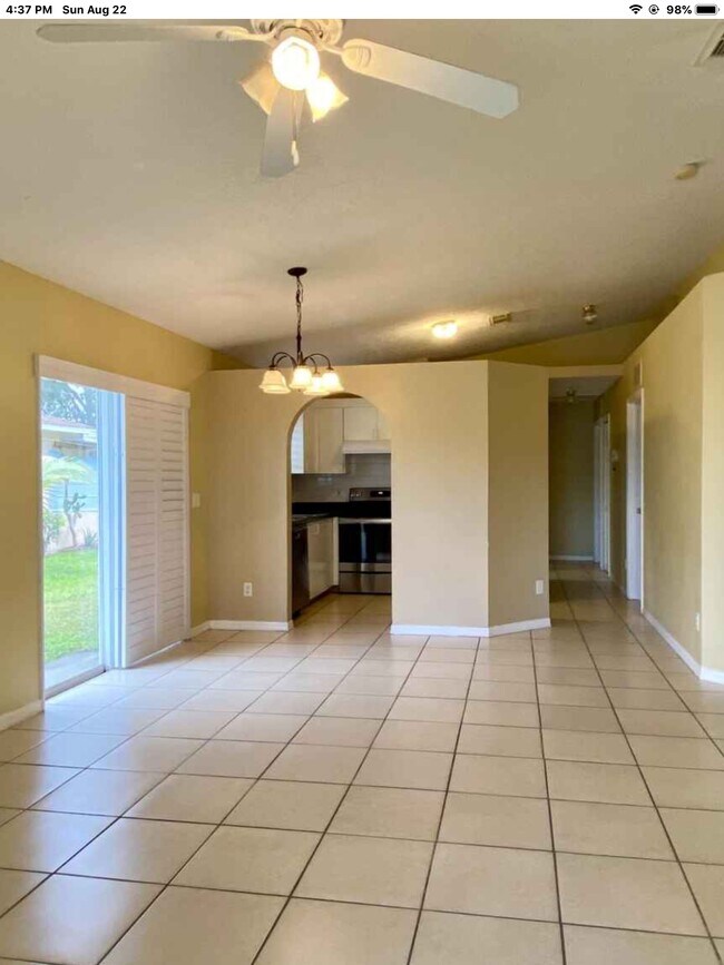 Foto del edificio - 5118 SE Driftwood Ave