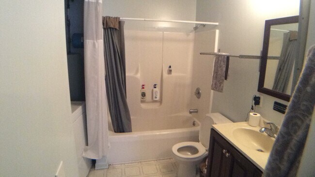 Building Photo - Blacksburg, 4 BR / 3 BA, Available for fal...