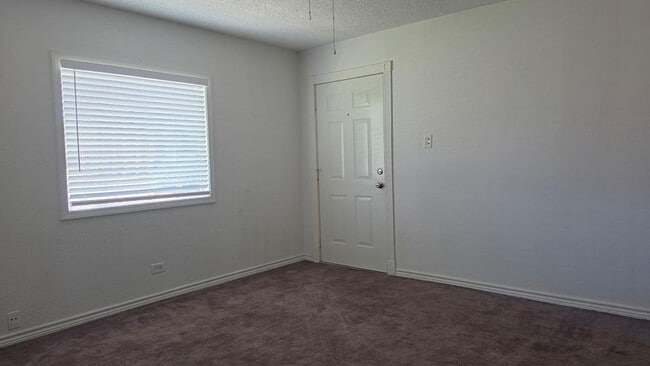 Foto del edificio - 3208 W Kansas Ave