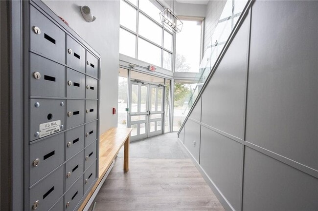 Building Photo - 6899 Post Rd