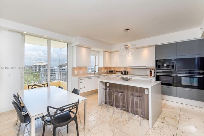 Foto del edificio - 791 Crandon Blvd