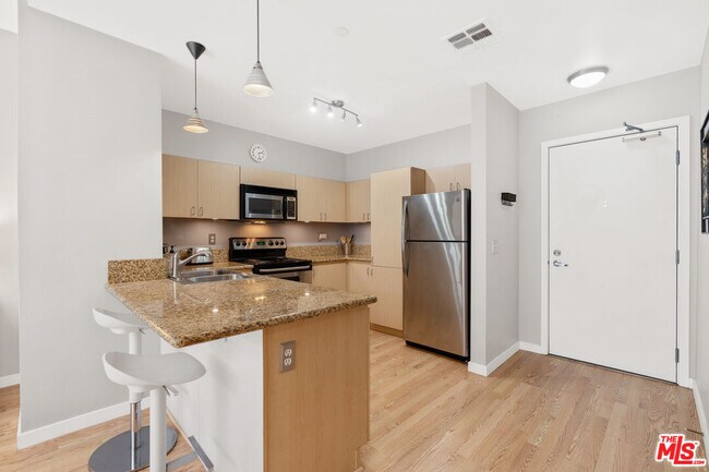 Foto del edificio - 630 W 6th St