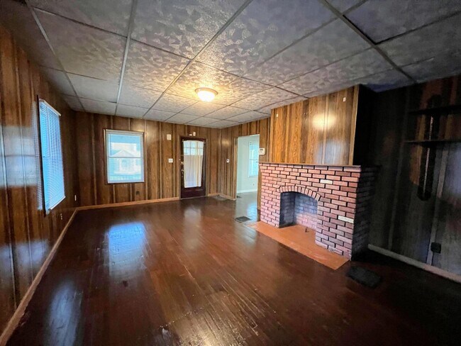 Foto del edificio - 510 Norman Ave - Spacious 2 Bedroom - 1 Ba...