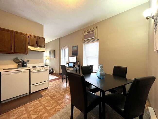 Building Photo - 88 Broadway