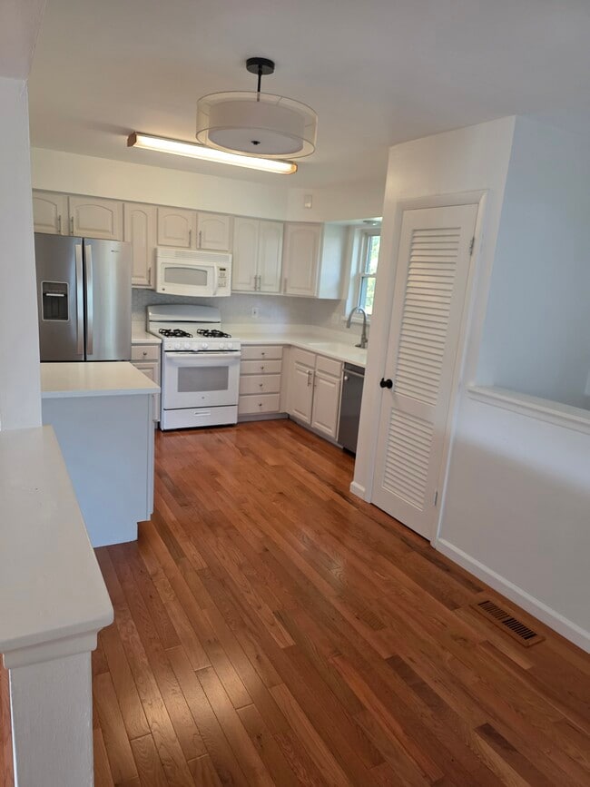 Foto del edificio - 3500 Glen Arbor Dr
