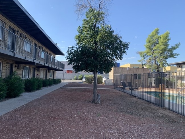 Building Photo - 3055 N. Tyndall Avenue #4