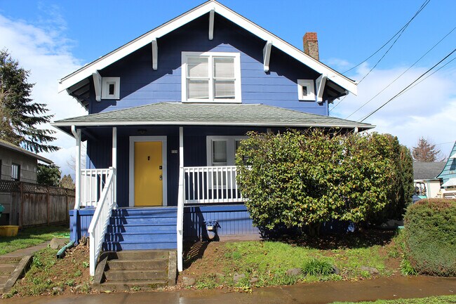 Building Photo - 735 NE Roselawn St