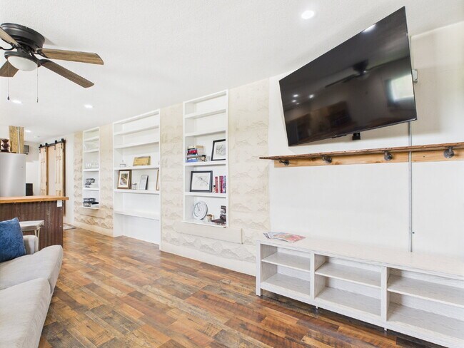 Foto del edificio - "Charming Furnished 1/1 in Stonewall, TX"