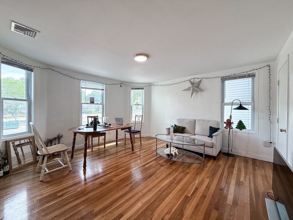 Primary Photo - 803 Boylston St