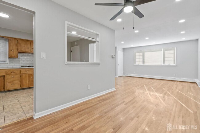 Foto del edificio - 382 Cator Ave