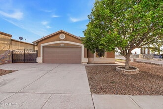 Building Photo - 732 Desert Sage Dr