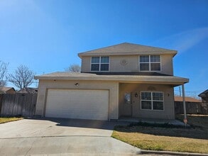 Building Photo - 604 NE Ave E Pl