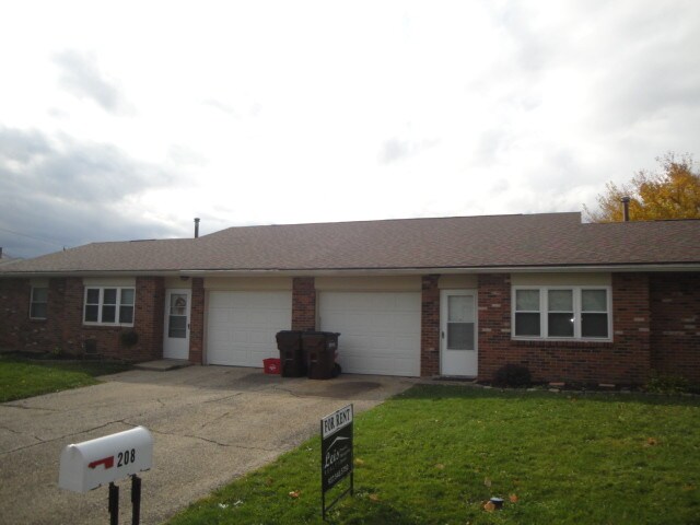 Foto principal - 208 Oxford Dr