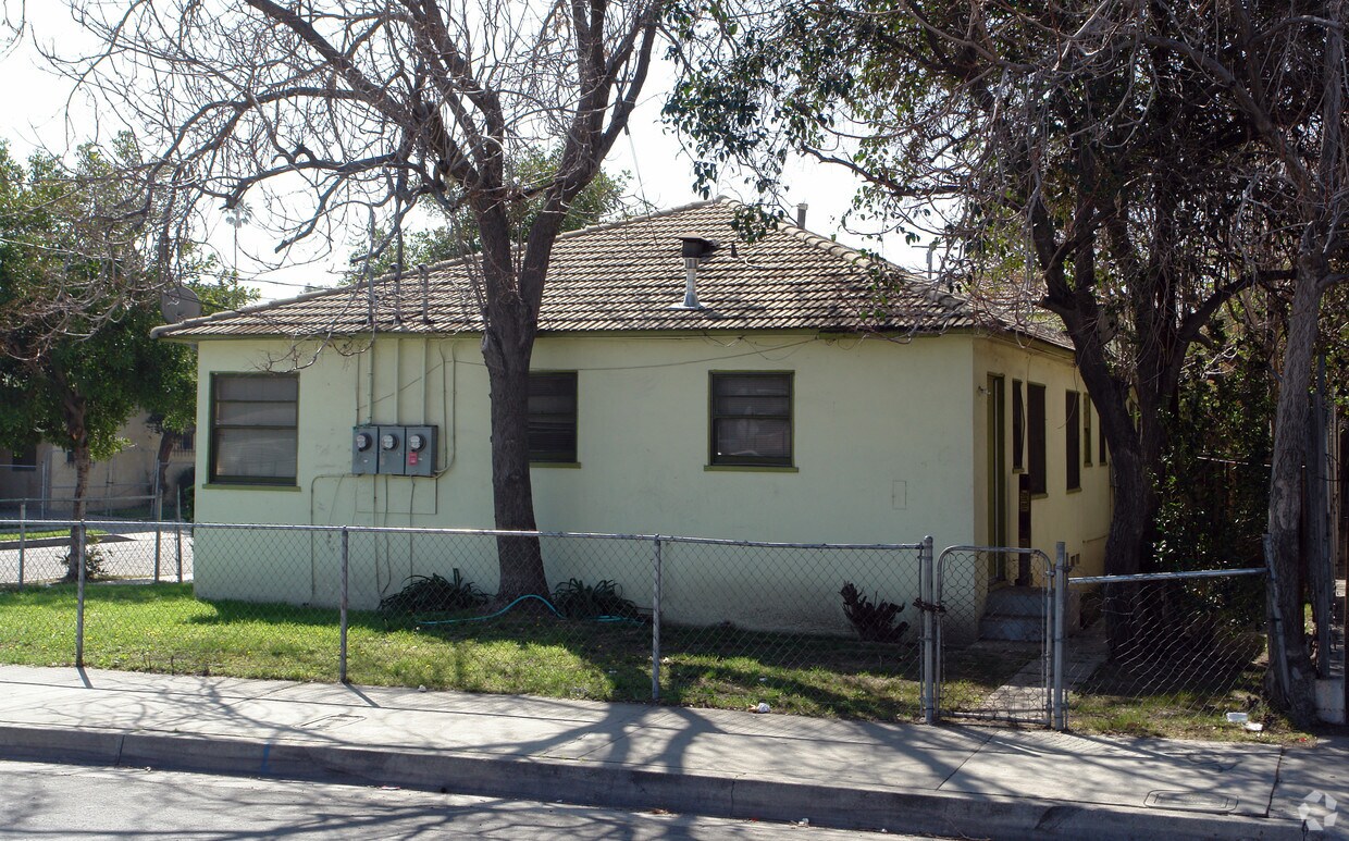Foto del edificio - 880 Mayfield Ave