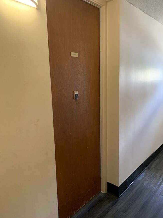 Foto del edificio - Lilikoi Building (Salt Lake) 1 bedroom, 1 bath Condo with 1 parking - Avail now!