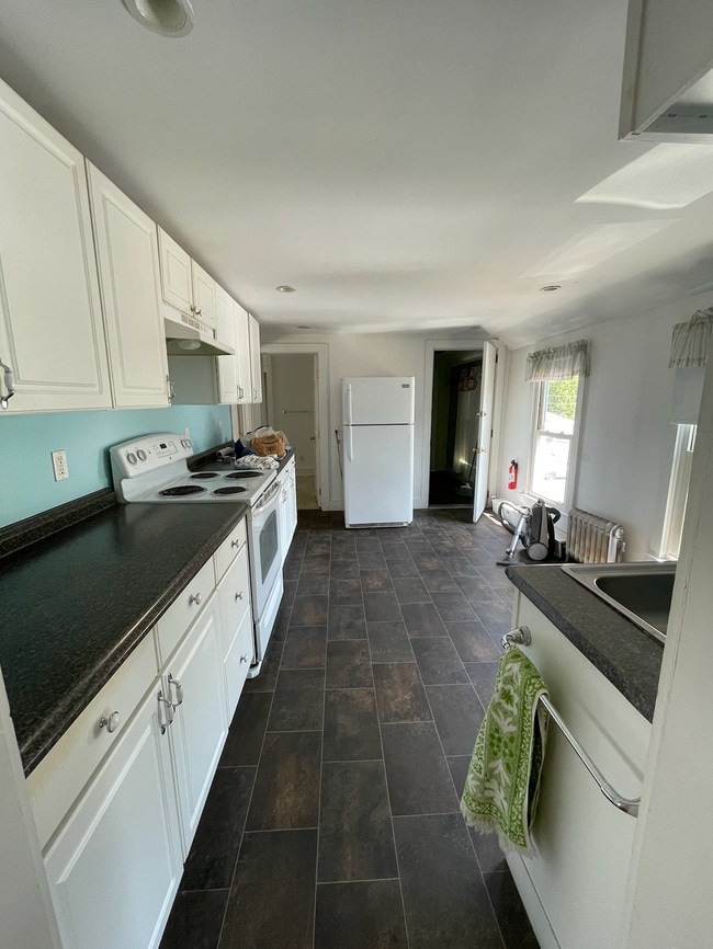 Kitchen - 50 Douglass St