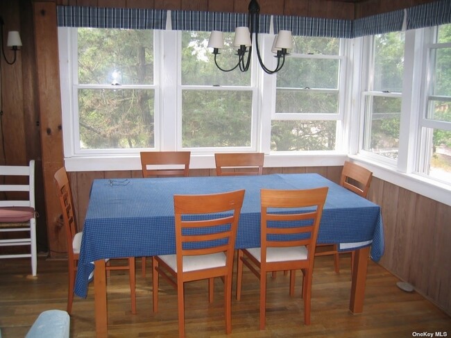 Building Photo - 870 Evergreen Walk