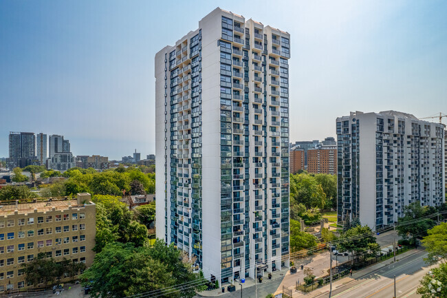 Photo du bâtiment - Sherbourne Estates (201 Building)