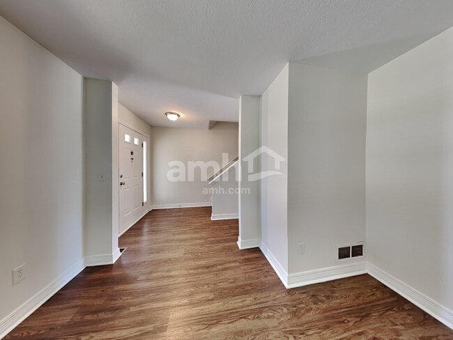 Foto del edificio - 302 Triple Crown Way