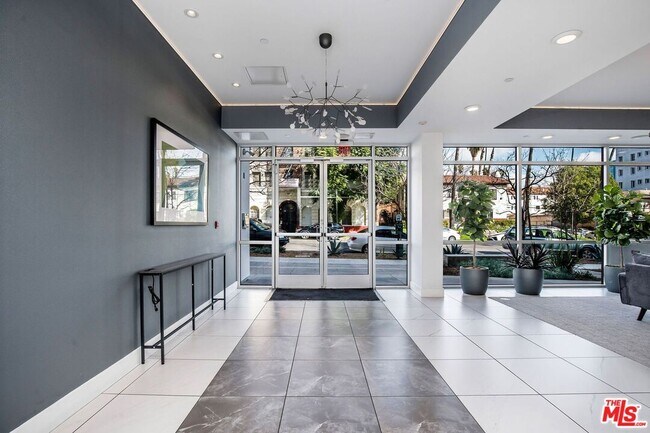 Foto del edificio - 453 S Kenmore Ave