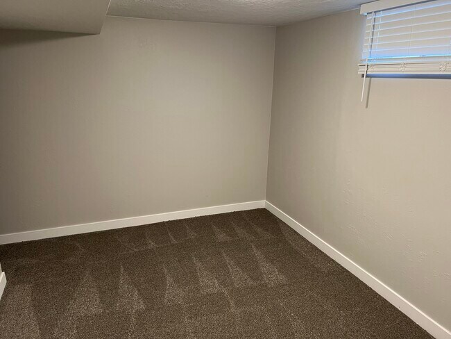 Basement Bedroom - 96 Arkansas Street