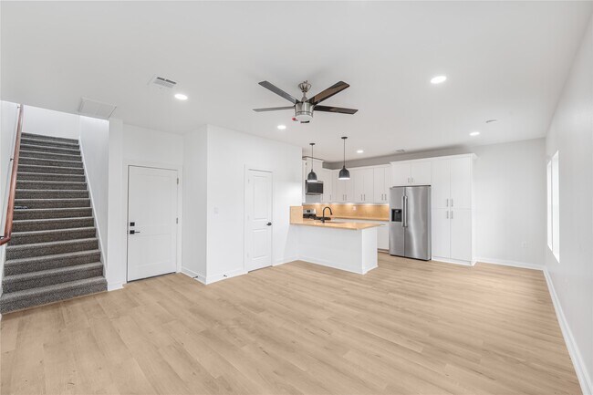 Foto del edificio - 6809 Fairway Dr