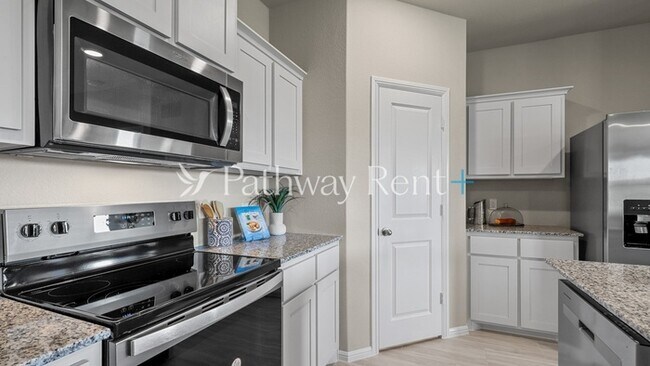 Foto del edificio - 9437 Golden Tree Ave
