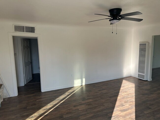 Foto del edificio - 680 E Ventura Ave