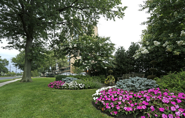 Jardines del complejo - Cooper River Plaza Apartments